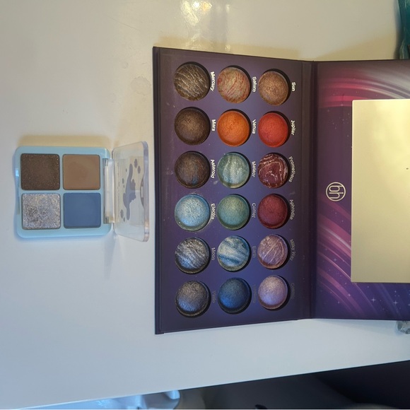 BH Cosmetics Galaxy Chic Palette with Compact - Picture 2 of 2